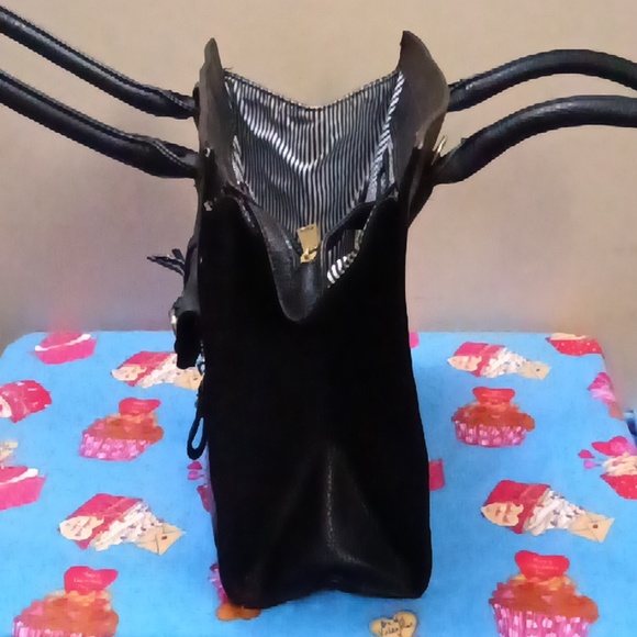 Chic and Pre-Loved Christian Siriano Black Handbag - Picture 4 of 5